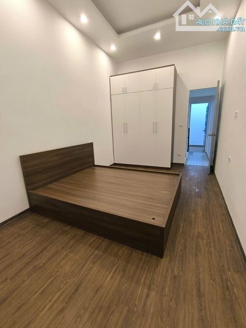 Bán nhà 5 tầng mới, ô tô đỗ cửa, gần Cầu Chương Dương – Long Biên – giá nhỉnh 5 tỷ - 1