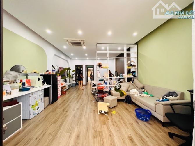 Cần Bán Nhà Phố Tư Đình Long Biên (Khu Phân Lô Quân Đội), 84m2, Ô tô, giá 17 tỷ 200. - 1