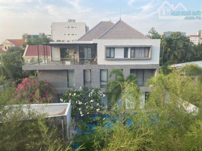 Bán Biệt Thự Đường Trần Văn Sắc Quận 2.DT:459m2.Giá 110 Tỷ - 1