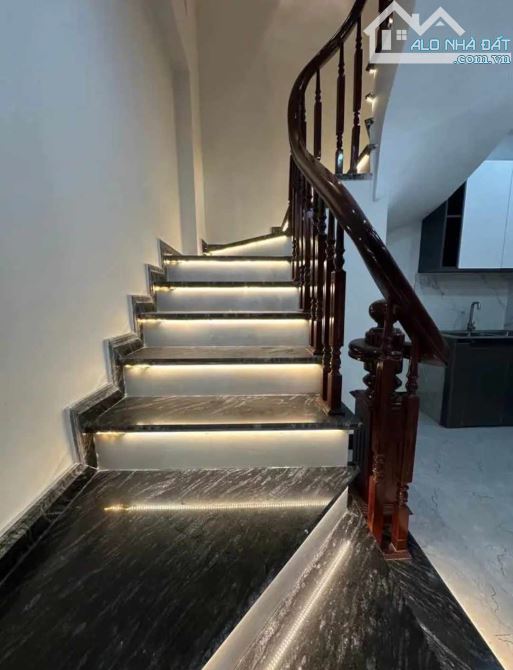 SIÊU GẤP: NHÀ 5 TẦNG, THANG MÁY, 2 MẶT NGÕ, SỔ ĐỎ 43M PHỐ TRẦN KHÁT TRÂN, Ô TÔ CÁCH 10M - 1