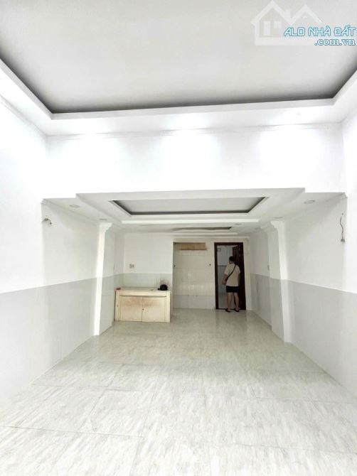 Nhà mặt tiền Nguyễn Thái Bình, DT 4,5 x 16, trệt 3 lầu, 6pn, 5wc, giá 29 tr - 1
