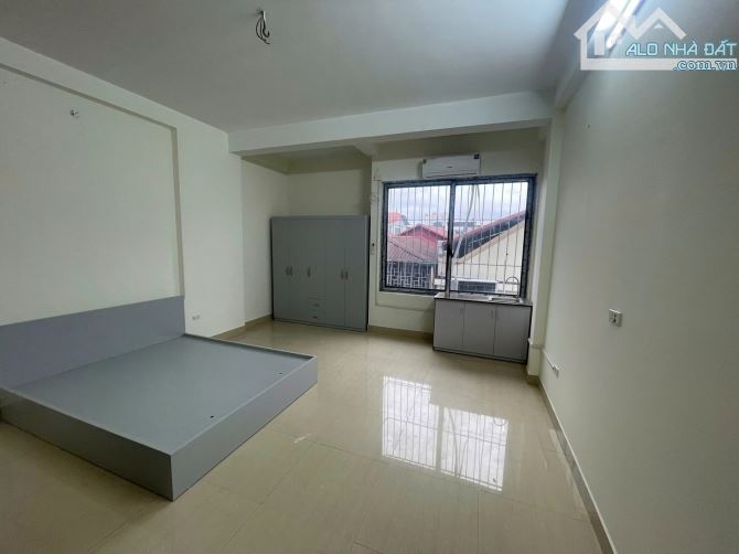 Cho thuê nhà nguyên căn ngõ 68 Cầu Giấy 35m x 5T, 4PKK giá 16 triệu, có ban công - 1