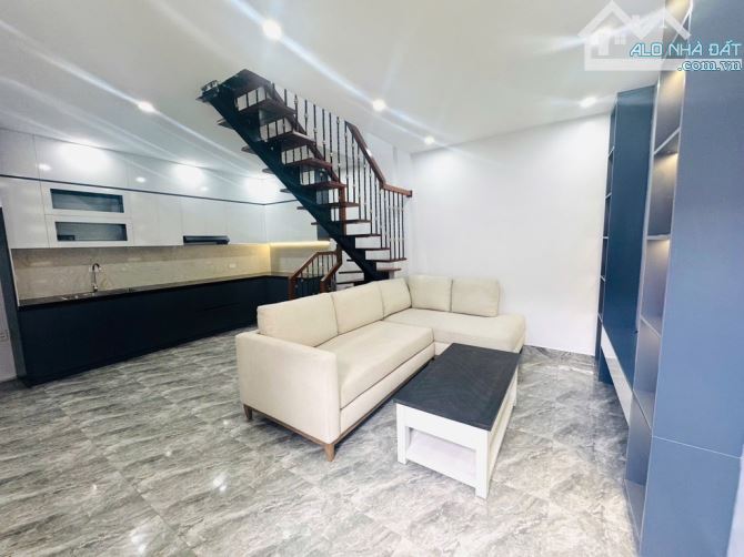 NHÀ ĐẸP Ở LUÔN PHỐ TÂN KHAI - HOÀNG MAI - Ô TÔ ĐỖ 43m2 chỉ hơn 2tỷ - 1