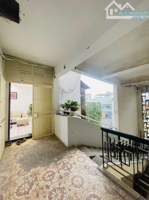 Bán Căn Tập Thể Cải Tạo Đẹp – View Thoáng – Gần Công Viên Tuổi Trẻ - 1