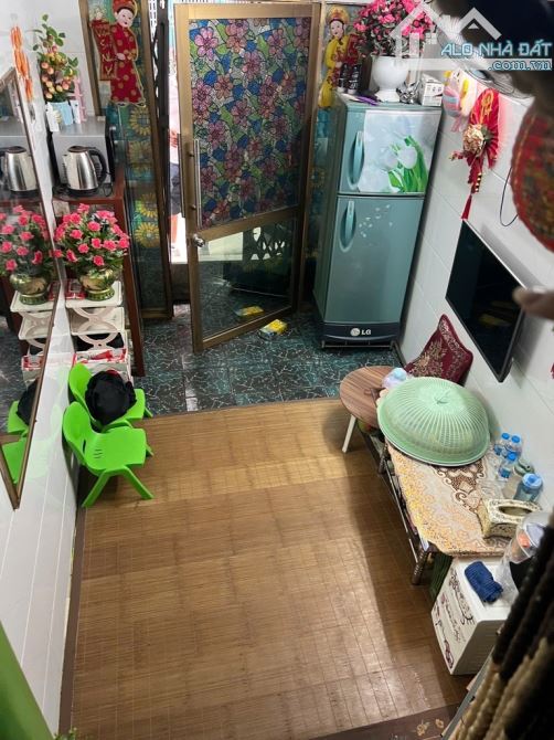 Nhà 3tầng  ngõ  ôtô  vào  Bồ Đề  long biên  sổ đỏ đẹp mới    Bán  giá  2tỷ9 - 1