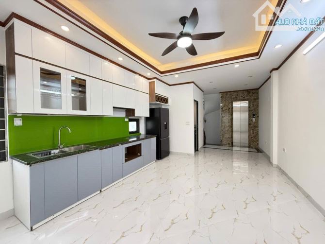 Bán nhà Đội Cấn, gần phố, lô góc, thang máy: 41m2, 5T, MT 4m - 1
