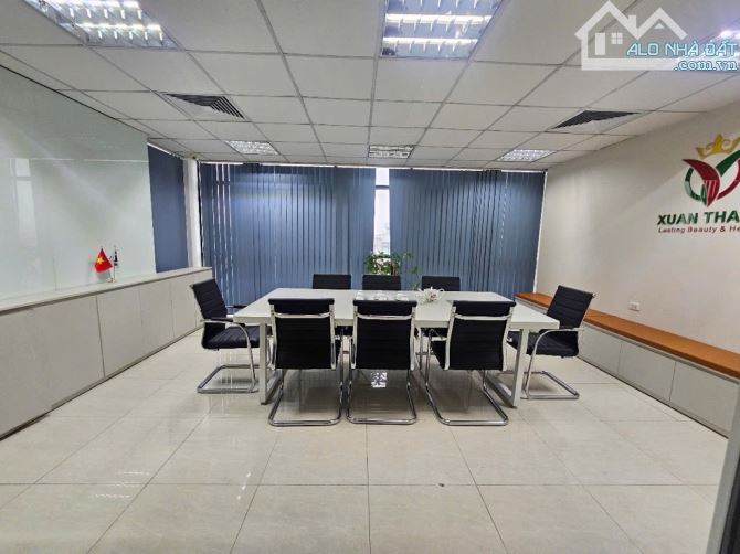 Nhô 29 tỷ cần bán tòa văn phòng mặt phố trung tâm Văn Quán view hồ hiếm nhất quận - 1