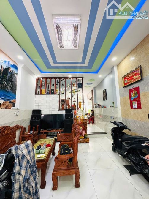 Nhà Hẻm Ô tô Đường Chiến Lược, 3 Lầu, 3 P.Ngủ, Sổ Hồng Hoàn Công đầy đủ - 5.6 tỷ (T.Lượng) - 1
