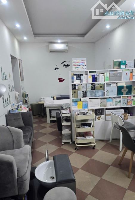 Siêu phẩm Cầu Giấy, ô tô vào nhà, ngõ nông _ 50m2_ mặt tiền 5.9m. - 1