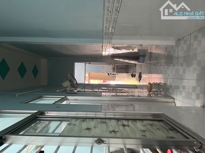 Bán Nhà 2 Tầng Đường kinh doanh hoàng văn thụ. Dt 90m2 ngang 5m. Giá 8tỷ xx. Đông nam - 1