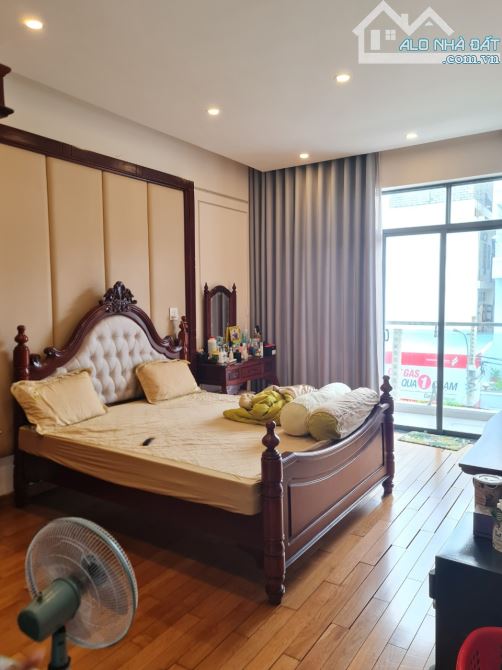 Bán biệt thự mặt tiền Phạm Nhữ Tăng Phường 4 Quận 8 TP.HCM. Nhà vuông vức, thiết kế thông - 1