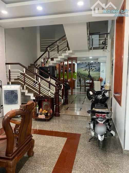 Bán nhà 5 tầng, 5m x 20m, hẻm 8m thông, ngay Quang Trung P8, hơn 11 tỷ - 1