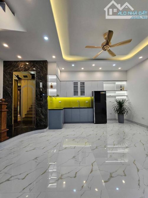 NHÀ ĐẸP QUAN NHÂN- MẤY BƯỚC RA PHỐ - THIẾT KẾ 5 TẦNG HIỆN ĐẠI - MẶT TIỀN 5M 70m2 - 1