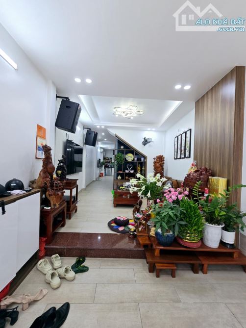 HÀNG XÓM PHỐ CỔ - THANG MÁY - NGÕ THÔNG- KINH DOANH-  7 CHỖ QUAY ĐẦU TRƯỚC NHÀ - BẠCH MAI- - 1