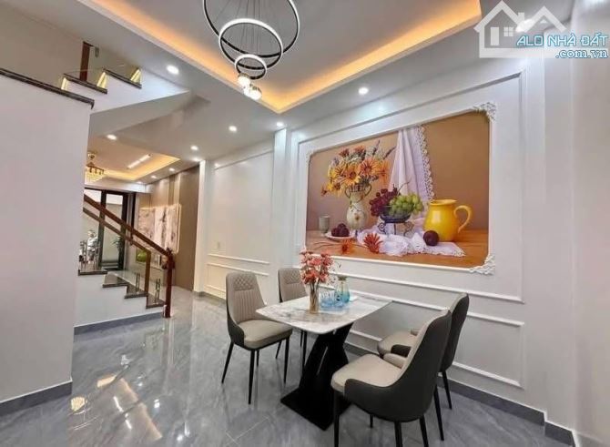 BÁN NHÀ NGUYỄN VĂN CỪ -41M2 - GIÁ 4.95 TỶ -NHÀ ĐẸP DÂN XÂY -NỘI THẤT MỚI -Ở NGAY - 1
