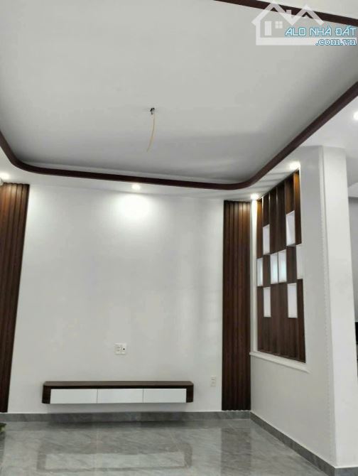 BÁN NHÀ 3 TẦNG CHỢ ĐÔNG LÃM - Ô TÔ ĐỖ CỬA - CÓ SÂN RIÊNG - 1