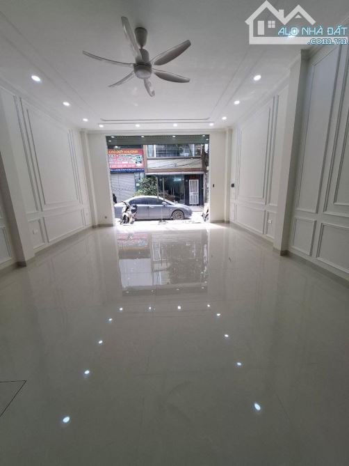 - Bán nhà đường Trần Cung, sát phố, nội thất xịn sò, 42m2, 9.85 tỷ. - 1
