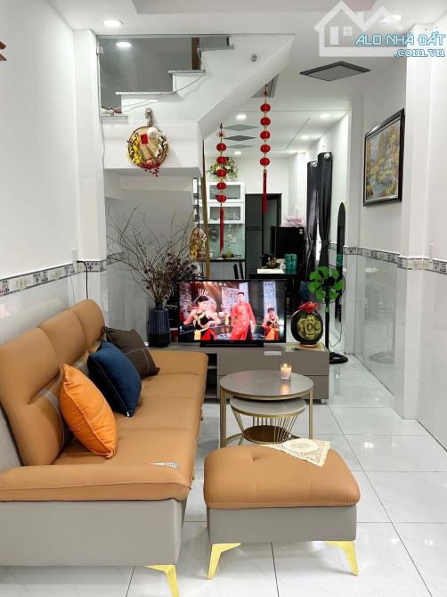 Bán nhà 1 trệt 1 lầu ở Hóc Môn , sổ sách đầy đủ - 1