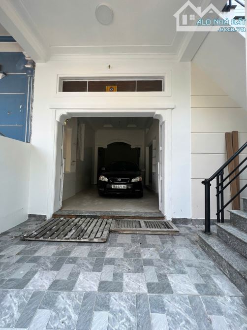 Cần tiền bán gấp nhà Trung tâm TP.Huế. Căn góc 3 mặt thoáng. - 1