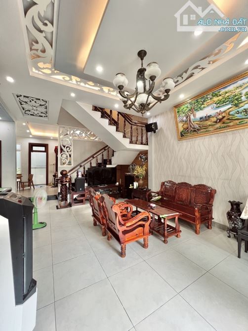 GIẢM 2TỶ BÁN BIỆT THỰ 200m2, 3 TẦNG - NGÃ TƯ TÔ NGỌC VÂN, PHẠM VĂN ĐỒNG LINH ĐÔNG CHỈ 16TỶ - 1