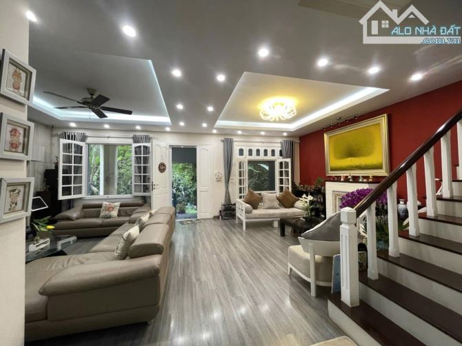 Bán biệt thự sân vườn Ngọc Thụy Long Biên DT480m, 3T, mt11m, giá 63 tỷ - 1