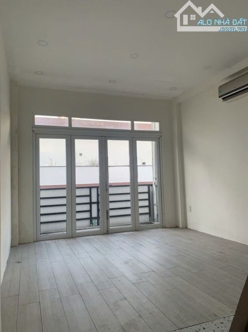 Mặt tiền Phạm Phú Thứ P.11 Tân Bình 32m2 3PN 4 Tầng mới cứng. Giá 18 triệu/ tháng - 1