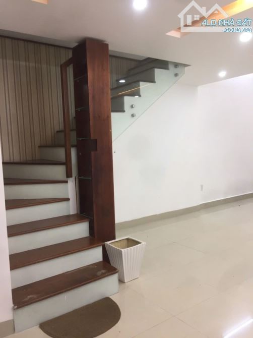 Kẹt tiền bán gấp nhà 64m2 Nguyễn Công Trứ Ngang 4.4m 3PN chỉ 3.x tỷ - 1