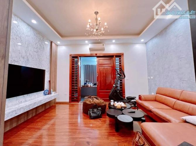 Bán nhà Lê Văn Hiến, 35m2, phân lô, ô tô, nội thất chủ tặng,  nhỉnh 5tỷ. - 1