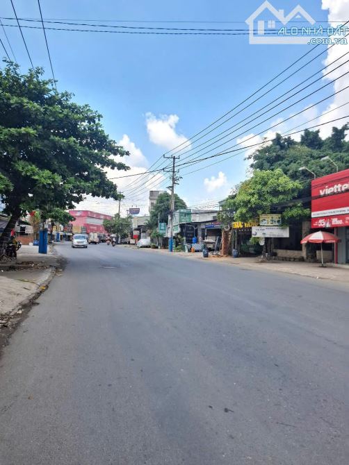 Nhà mặt tiền kinh doanh gần trung tâm y tế Dĩ An, sổ riêng hoàn công, 2358 Dĩ An - 1