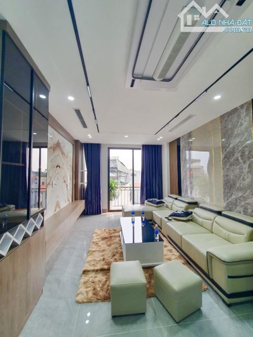 NHÀ ĐẸP THẠCH BÀN LB DT 48M 6 T GIÁ 9,2 TỶ GARA Ô TÔ THANG MÁY FULL NỘI THẤT - 1