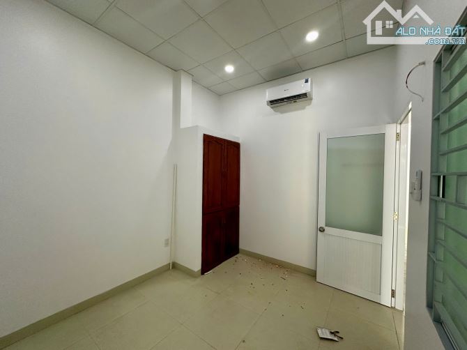 Nhà 2 tầng tái định cư VCN Phước Long dt 53,8m2 sổ hoàn công - 1