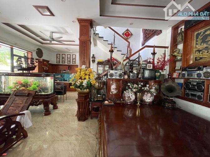 Biệt thự 3 tầng lô góc 2 mặt đường Vũ Tôn Phan - 158m2 ngang 8,7m - dt 60tr tháng - 1