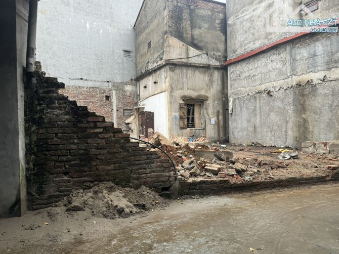 Diện tích: 60 m2. mặt tiền 5 m đường trước đất 3 m ngõ thông các ngả  - Giá: 1,45 tỷ VND. - 1