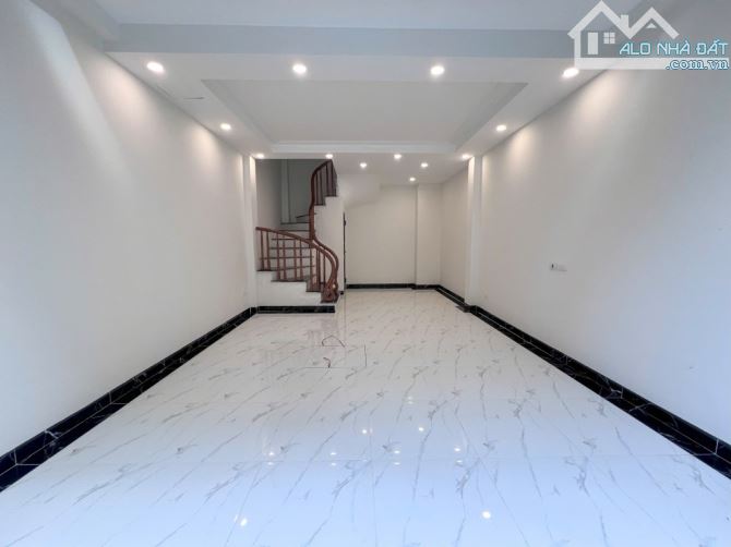 NHÀ NGÕ Ô TÔ THÔNG, CỰC HIẾM - GIANG BIÊN, 31m2 X 6 TẦNG – GIÁ NHỈNH 6.1 TỶ - 1