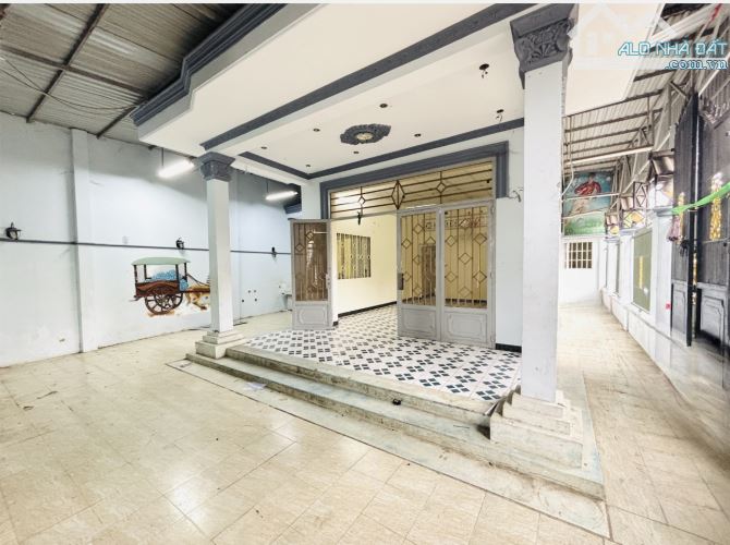 Bán Nhà Hóc Môn - 200M2 ( 9,5 x 21) -2 Mặt Tiền Hẻm xe Tải -  Chỉ 4,56 Tỷ Tỷ. - 1
