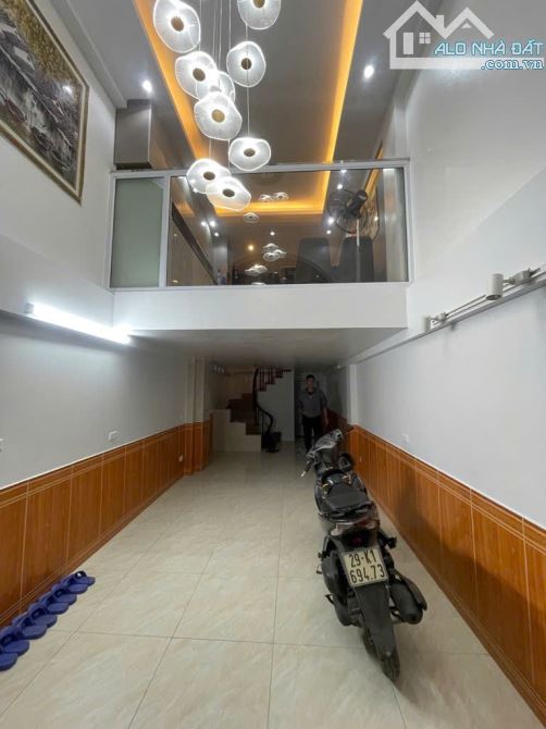 BÁN GẤP đầu phố Ngọc Thuỵ, ô tô ngủ trong nhà, 5 tầng 7.9 tỷ - 1