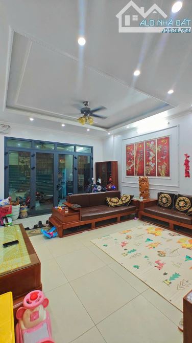 📣BÁN  NHÀ ĐƯỜNG HOÀNG MAI,  63 M2,  5 TẦNG ,MT 5.3M. GIÁ 13.8 TỶ. Ô TÔ QUA NHÀ - 1