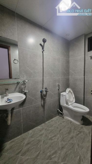 - Bán nhà đường Trần Cung, sát phố, nội thất xịn sò, 30m2, 9.2 tỷ. - 1