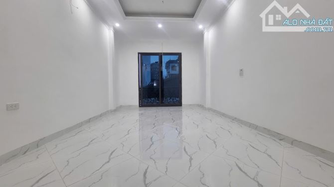 - Bán nhà đường Trần Cung, sát phố, nội thất xịn sò, 32m2, 9.5 tỷ. - 1