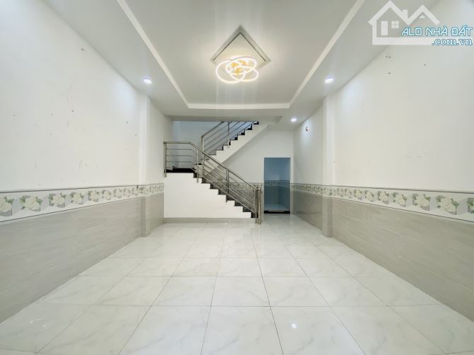 🌹HÀNG THƠM P8 GÒ VẤP - 56m2 (4.4x13m) - 4.55 TỶ TL TỐT - 2 TẦNG ĐÚC - 3PN RỘNG - SÂN XE, - 1