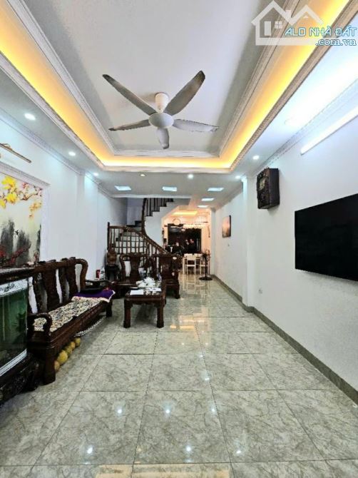 NHÀ ĐẸP NGÔ GIA TỰ LONG BIÊN, NGÕ Ô TÔ, GẦN PHỐ, DT RỘNG CÓ 6.X TỶ - 1