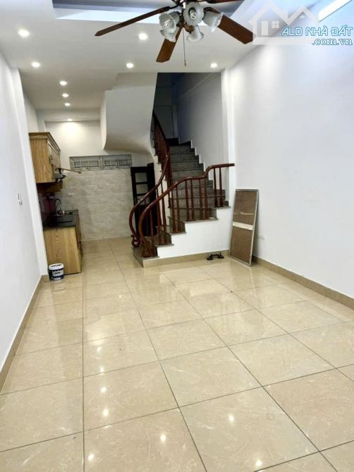 MẶT NGÕ THÔNG OTO TRÁNH NGÕ 1150 ĐƯỜNG LÁNG 37/42M- 5 TẦNG ; 12,2 TỶ Ở VÀ KINH DOANH - 1