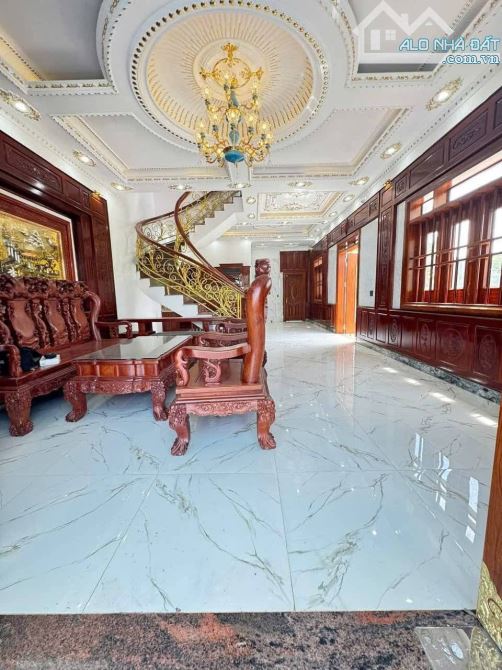 Góc 2 mặt tiền Tân Cổ Điển Cực đẹp Bình Dương giá 4 tỷ 500 triệu 106m2 - 1