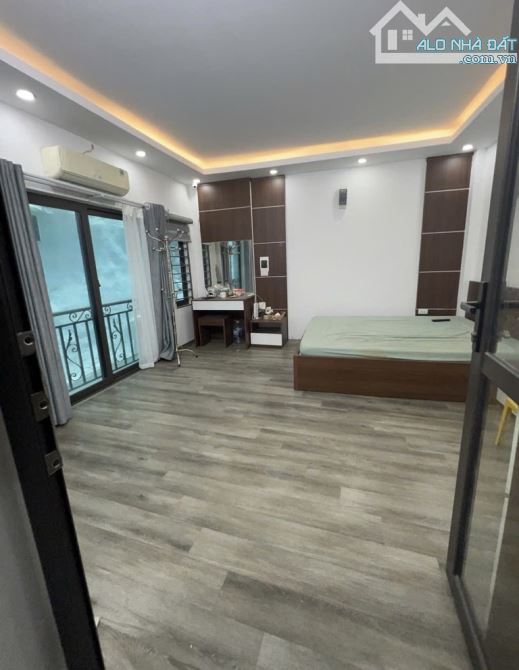 Lĩnh Nam -Ngõ rộng gần oto, dòng tiền- 36m2- 6 tỷ 2 - 1