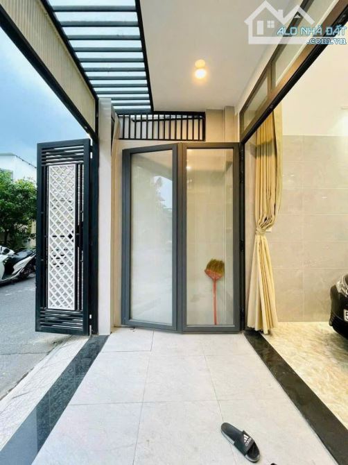 4 tỷ còn 3 tỷ 750. Bán nhà 60m² gần hồ bơi Vân Đồn. Xây 1 trệt lửng 3 lầu, hẻm 6m. Sổ sẵn - 1