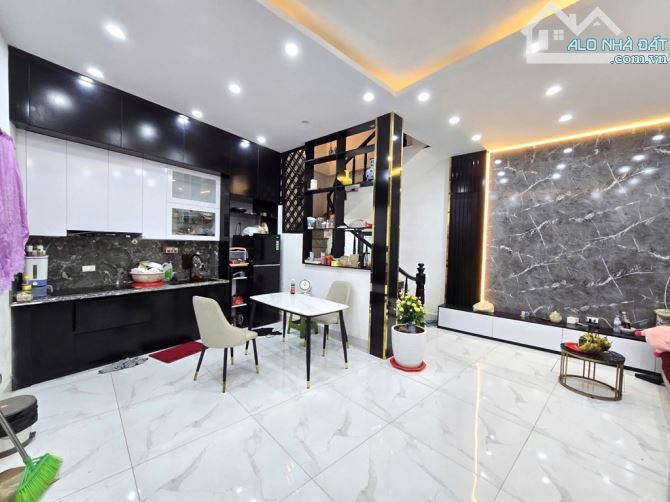 Xuân Thủy nhà nhà mới gần phố 5 tầng chỉ 9 tỷ - 1