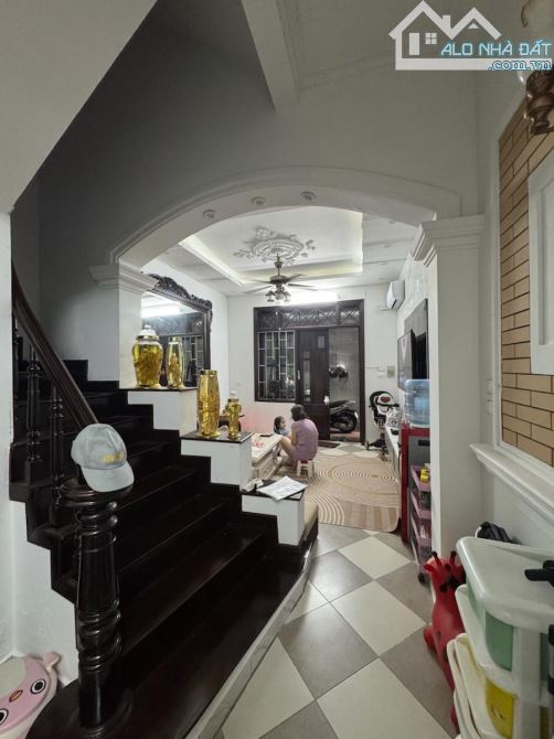 ❌ Phố VIP Cầu giấy - Sổ 42m2 nét căng - Nhà Dân - Giá 7 tỷ 95 - Gần phố. - 1