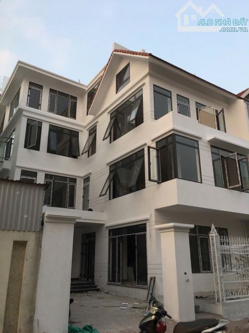 BÁN BT KĐT THÀNH PHỐ GIAO LƯU, 190M2, GIÁ 61 TỶ - 1