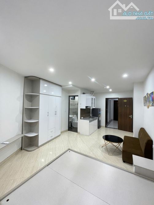 Cho Thuê CCMN Ngõ 86 Hào Nam Đống Đa 25m2 Studio Ban Công Full Nội Thất Thang Máy Gần Chợ - 1