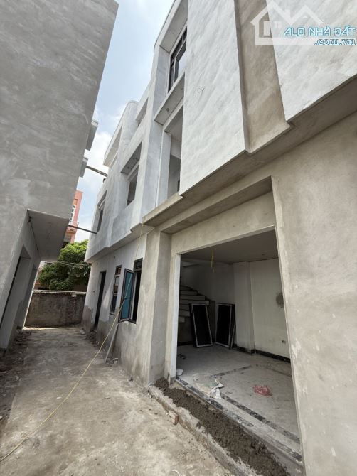 BÁN NHÀ NGUYỄN QUÝ TRỊ - 42M2 - 3 TẦNG MỚI - Ô TÔ ĐỖ - 15M RA Ô TÔ TRÁNH  - 4.X TỶ - 1